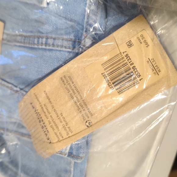 Levi Strauss Co - Picture 4 of 5